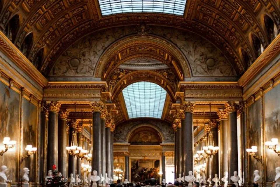 Guided tour to the Eiffel Tower and Versailles Palace