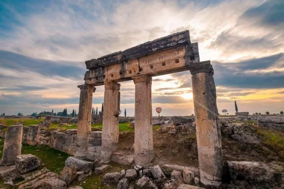 Daily guided Pamukkale tour with pick-up from Denizli Airport