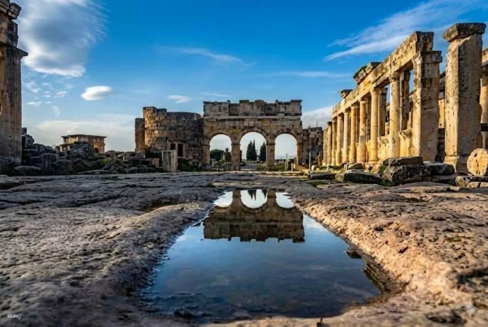 Daily guided Pamukkale tour with pick-up from Denizli Airport