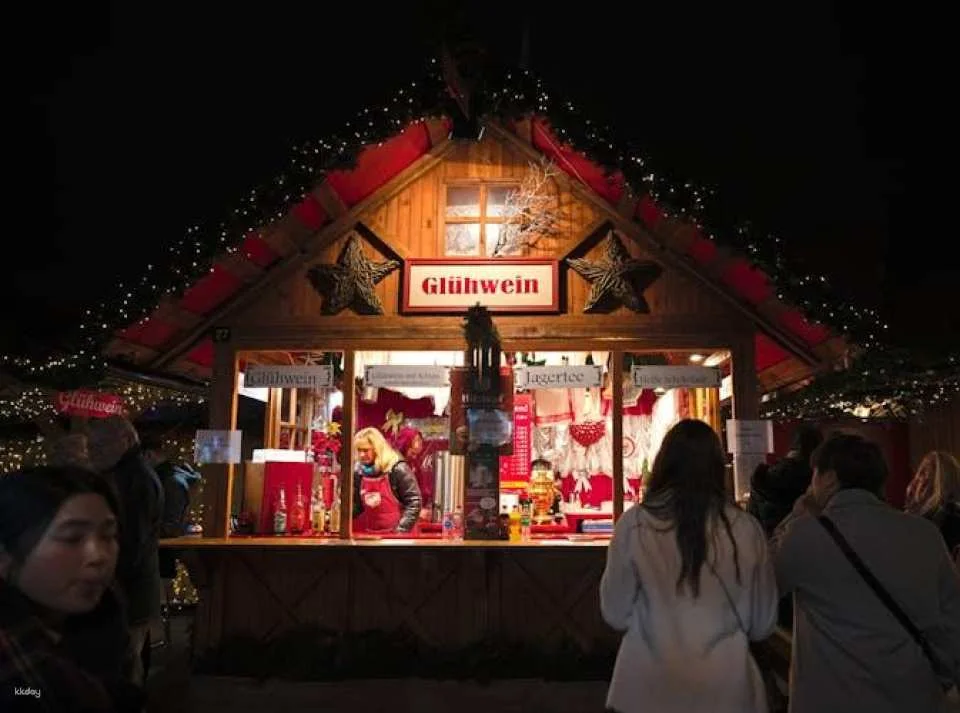 Hamburg Christmas markets private walking tour with mulled wine