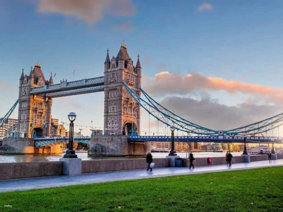 Tour of London's most Insta-perfect spots with a local