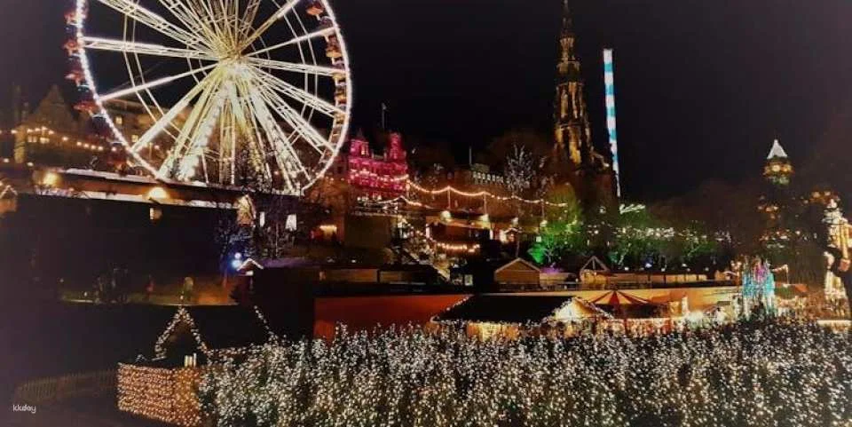 Christmas lights tour on a vintage bus in Edinburgh