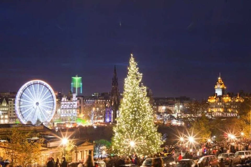 Christmas lights tour on a vintage bus in Edinburgh