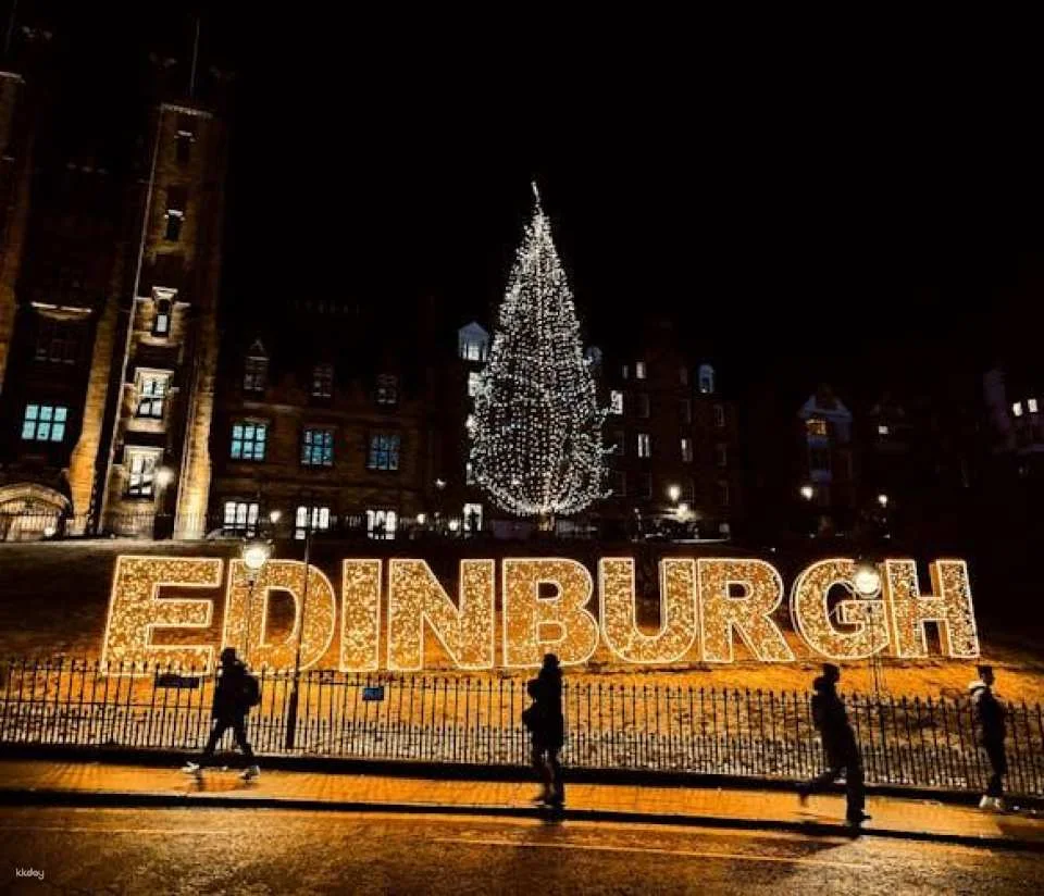 Christmas lights tour on a vintage bus in Edinburgh