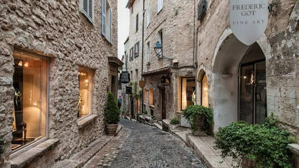 Cannes, Antibes and Saint Paul de Vence shared tour from Nice