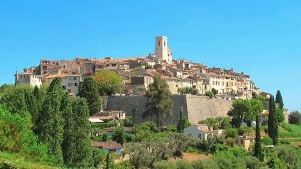Cannes, Antibes and Saint Paul de Vence shared tour from Nice