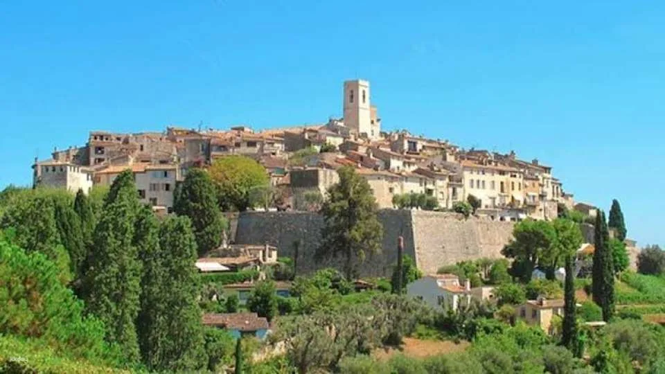 Cannes, Antibes and Saint Paul de Vence shared tour from Nice