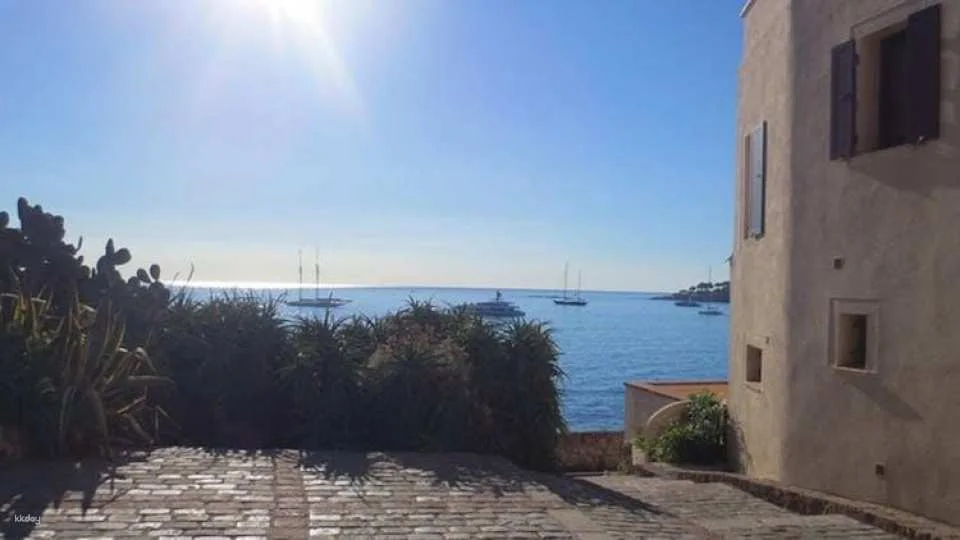 Cannes, Antibes and Saint Paul de Vence shared tour from Nice