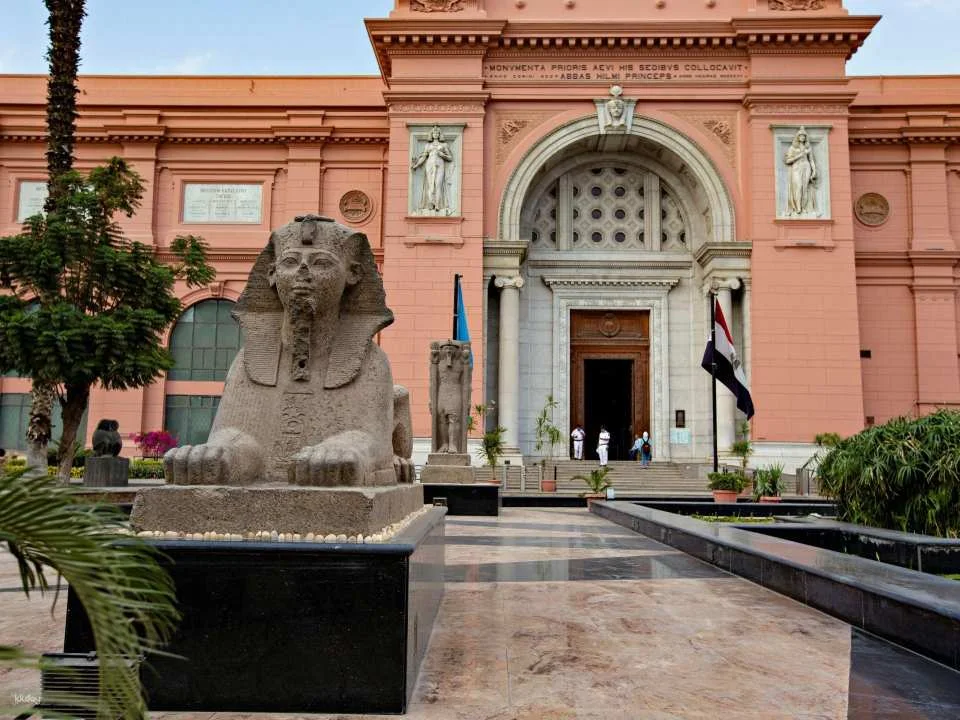 Egyptian Museum Cairo Tour With Pyramids at Sunrise Experience