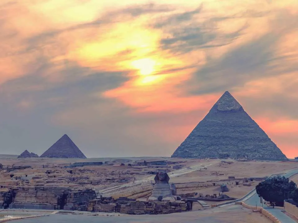 Pyramids at Sunrise Tour With Museum of Egyptian Civilization