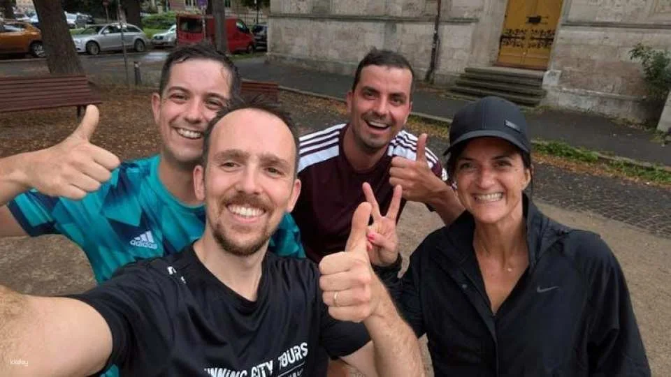 Small-group guided running city tour in Potsdam
