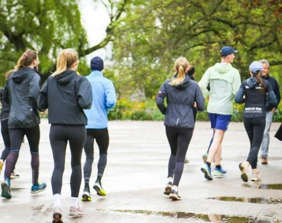 Small-group guided running city tour in Potsdam