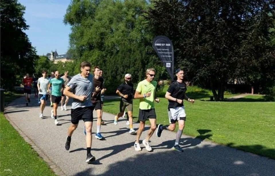 Small-group guided running city tour in Potsdam