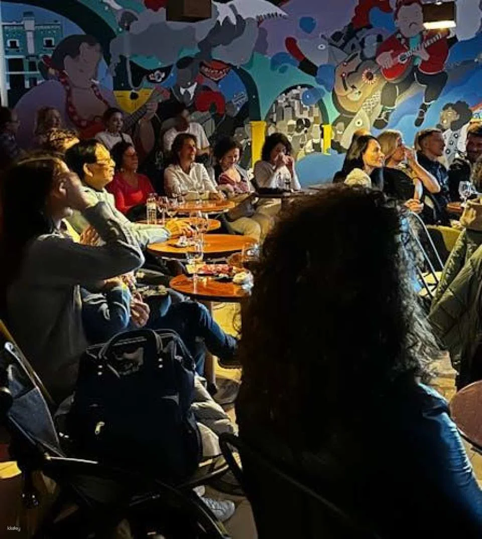 Traditional fado show with local artists in Porto