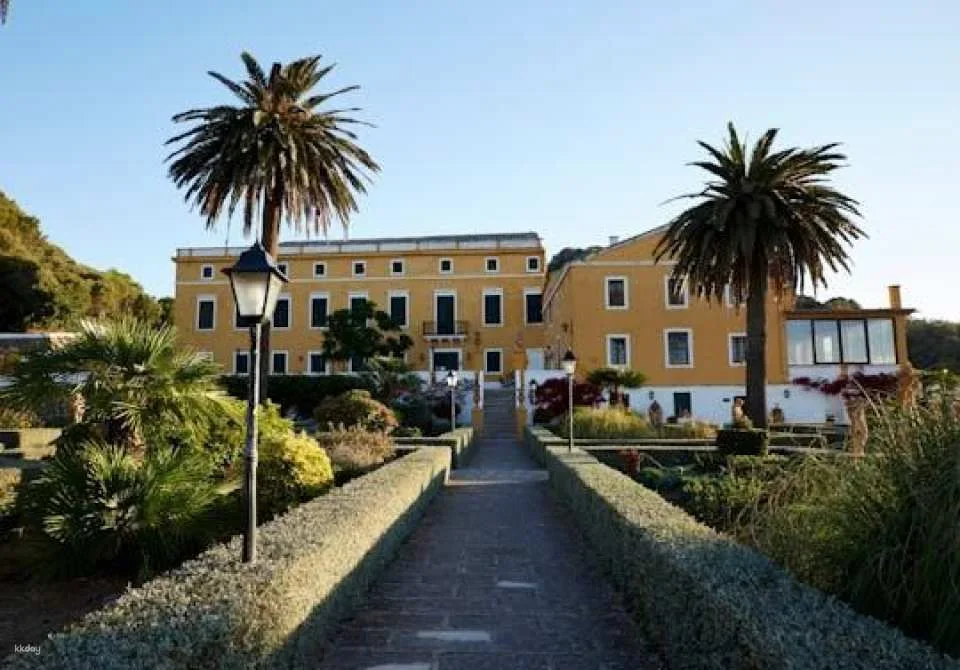 Menorcan historic estate and Natural Science Museum at Binissuès (606043)