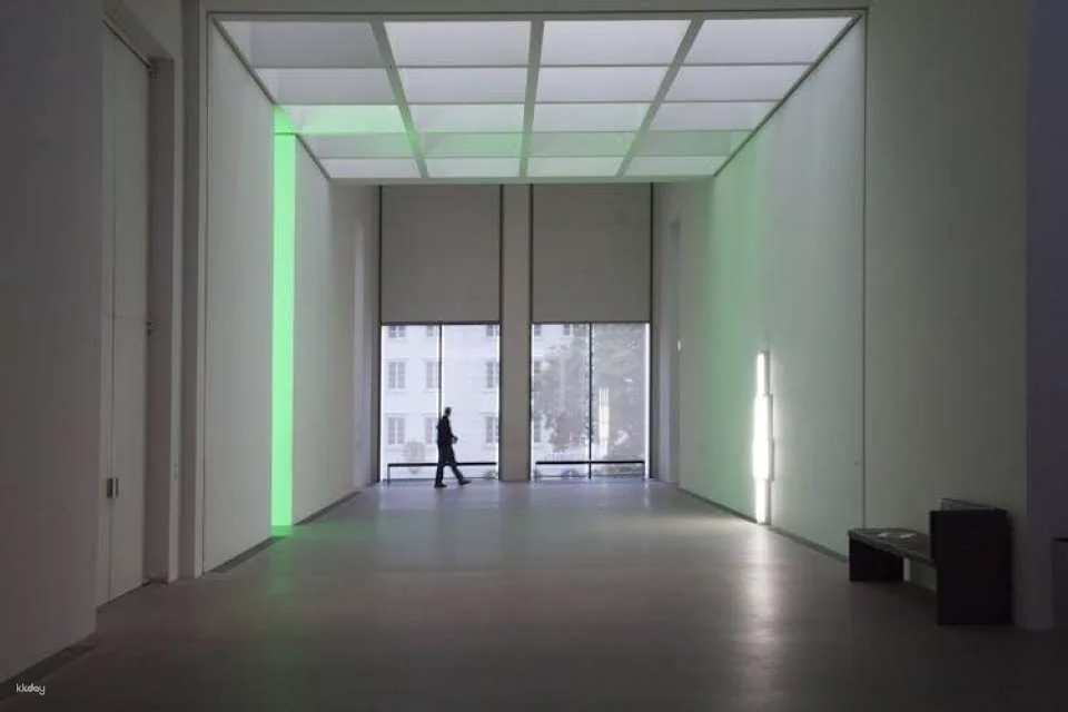 Stories and treasures of Munich's Koenigsplatz area self-guided audio