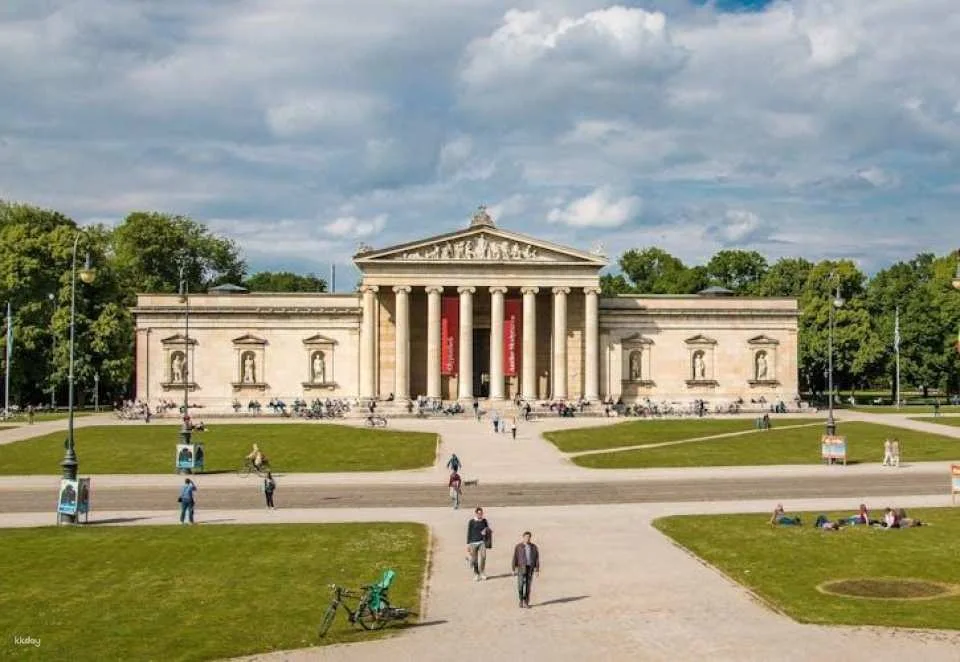 Stories and treasures of Munich's Koenigsplatz area self-guided audio
