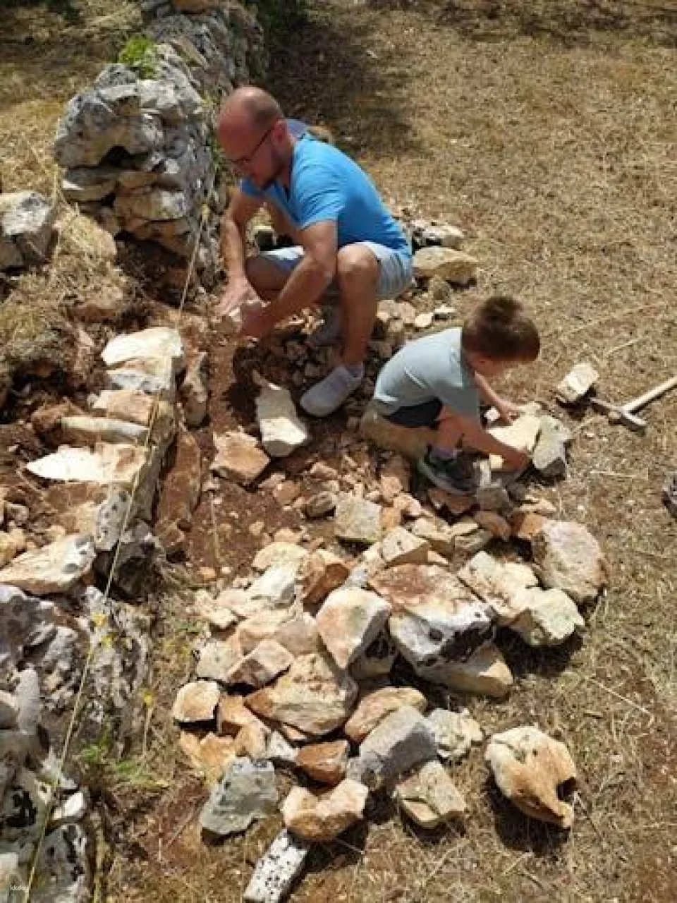 Trekking and dry stone wall lesson in the Valle d’Itria