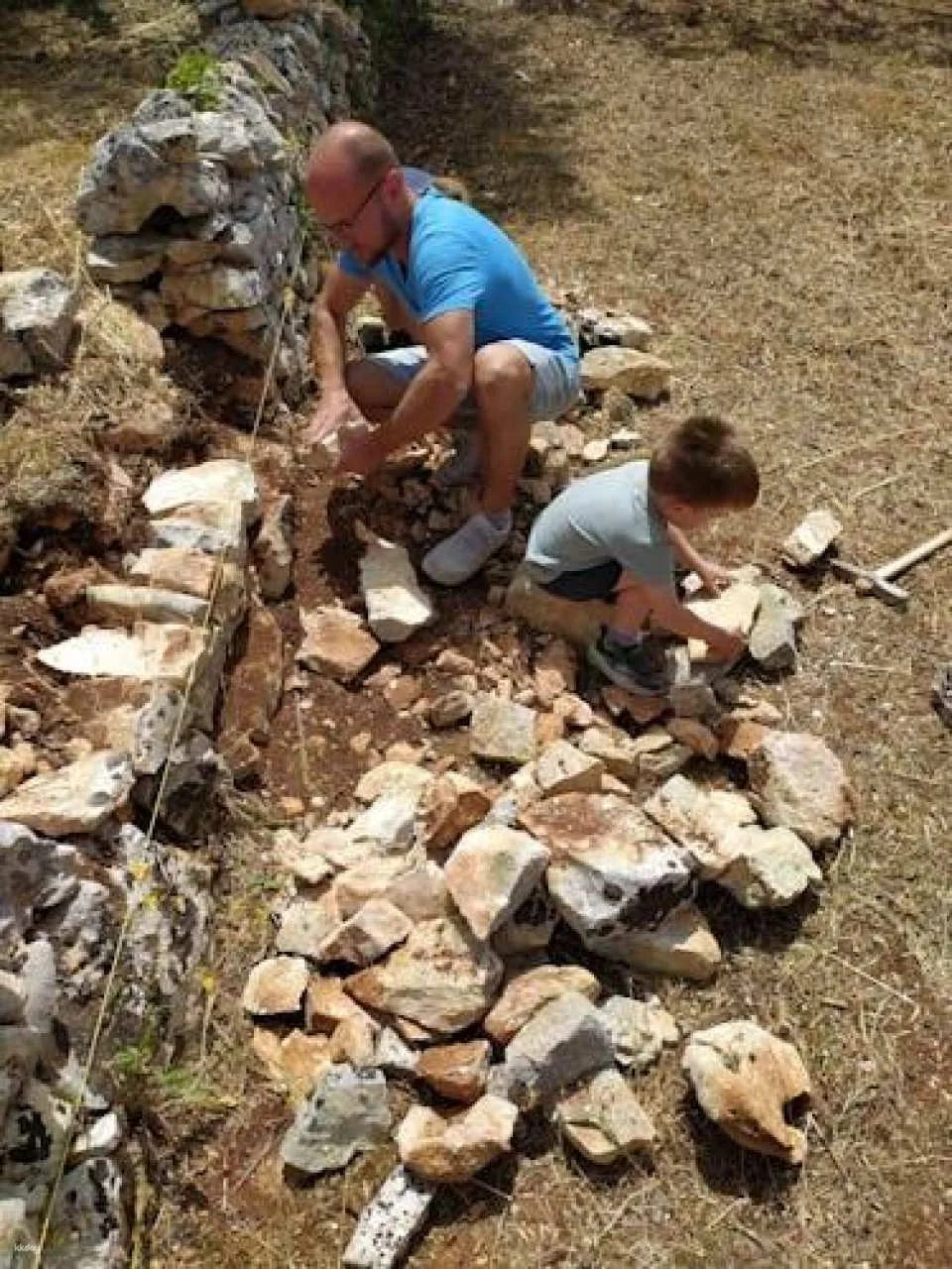 Trekking and dry stone wall lesson in the Valle d’Itria
