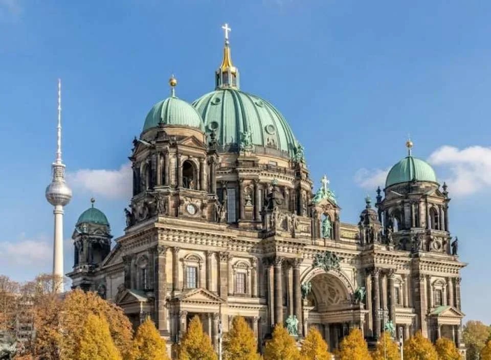 Berlin's history self-guided audio tour with Altes Museum ticket