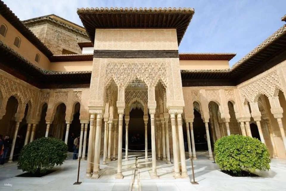 Alhambra 3-hour Guided Tour including Nasrid Palaces