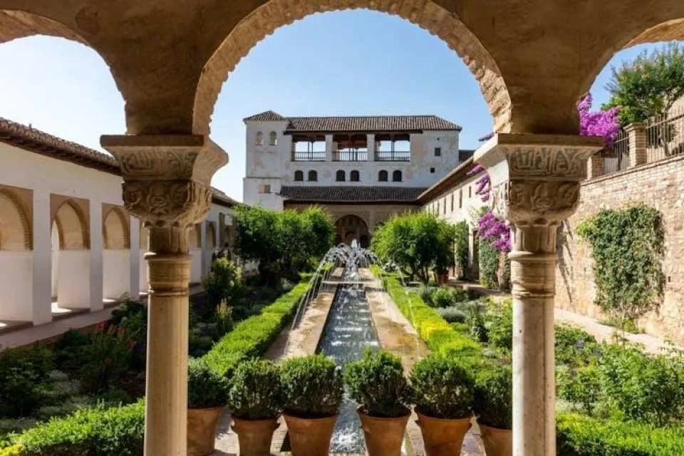Alhambra 3-hour Guided Tour including Nasrid Palaces
