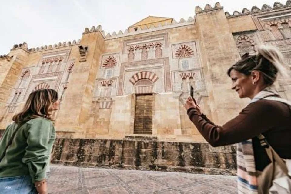 Guided tour of the Mosque-Cathedral of Córdoba and Jewish quarter (606331)