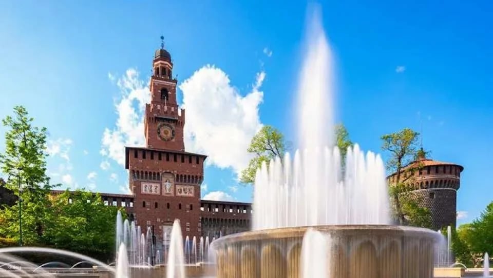 Milan pass with Cathedral, Castle, and hop-on hop-off bus