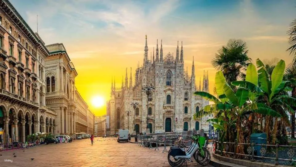 Milan pass with Cathedral, Castle, and hop-on hop-off bus