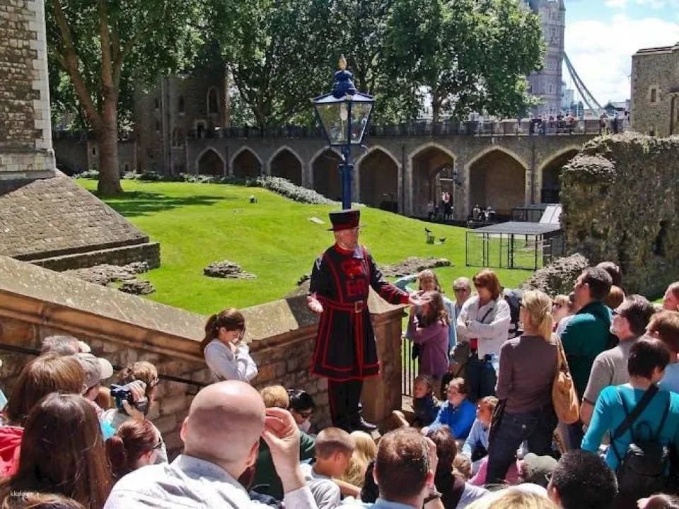 Harry Potter Walking Tour with Thames Cruise and Tower of London