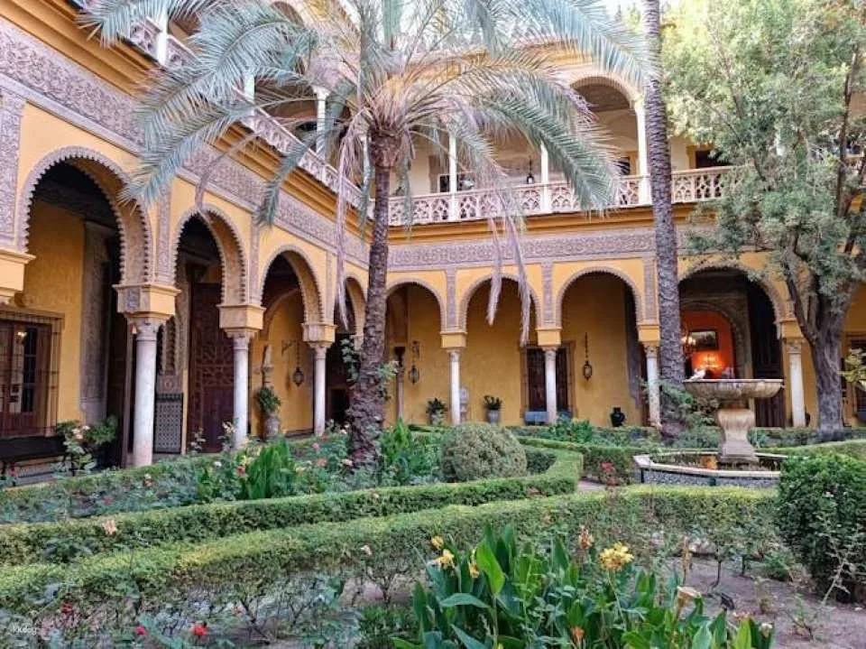 Palacio de Dueñas Guided Tour
