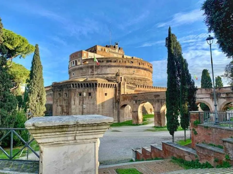 Guided tour of the Vatican's secret passage, Passetto di Borgo