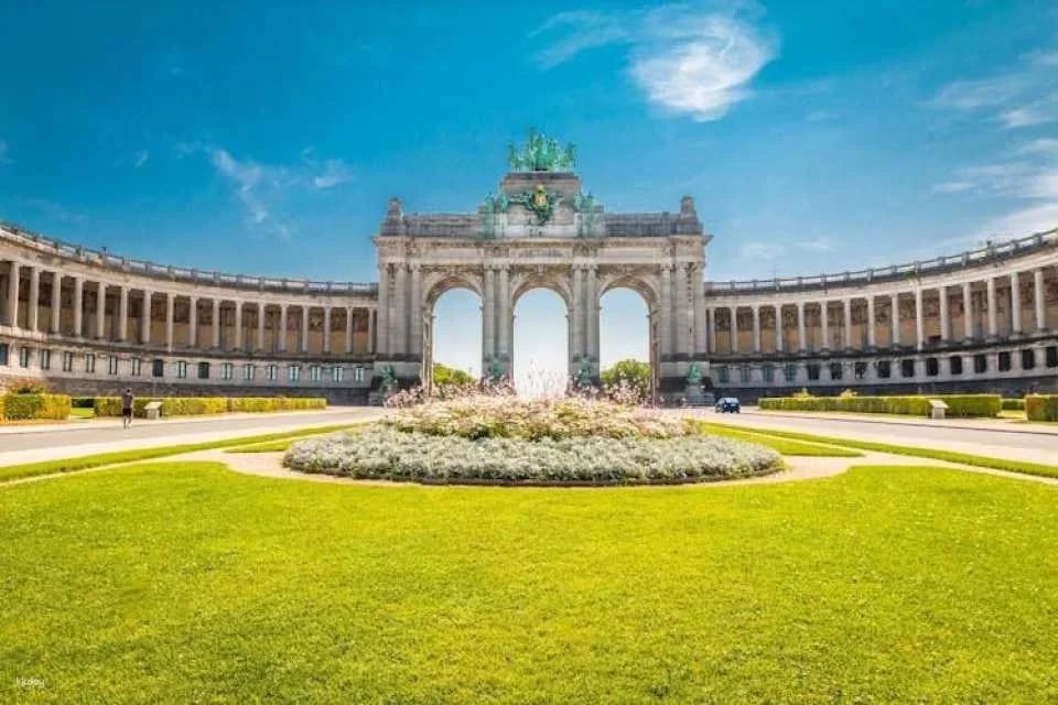 Brussels' landmarks audio guide and Autoworld entry ticket