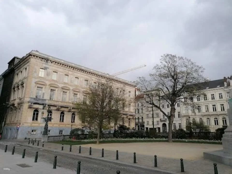 Brussels' landmarks audio guide and Autoworld entry ticket
