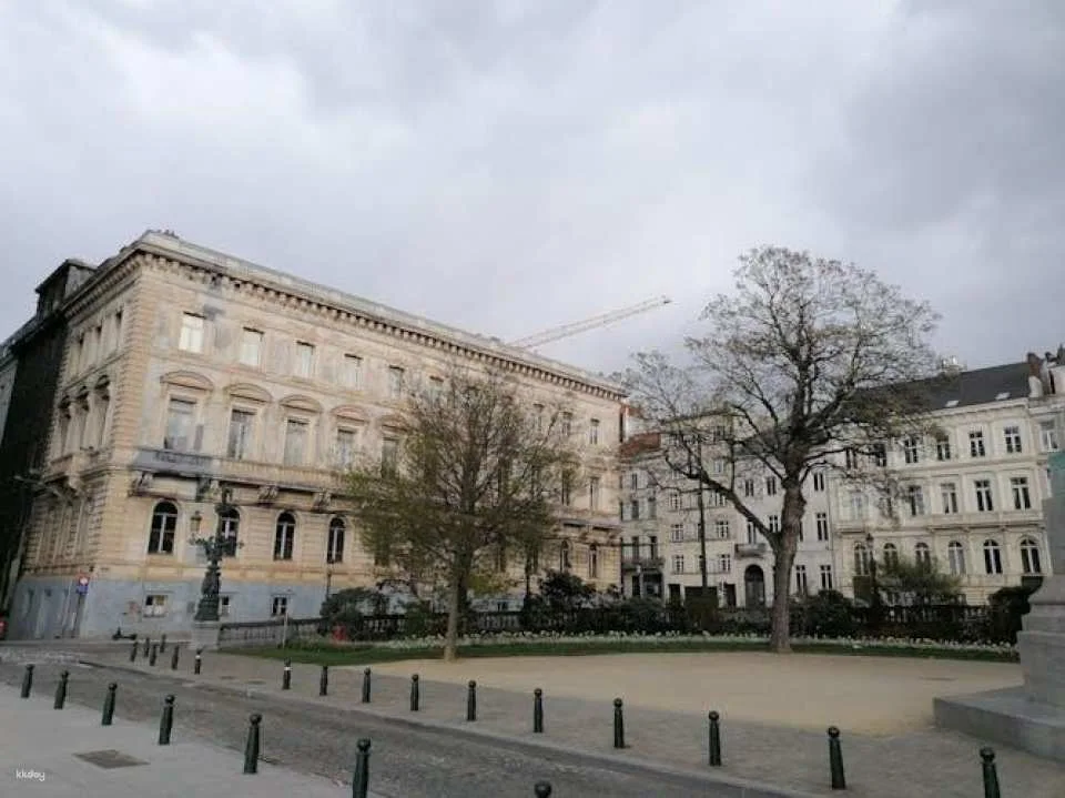 Brussels' landmarks audio guide and Autoworld entry ticket