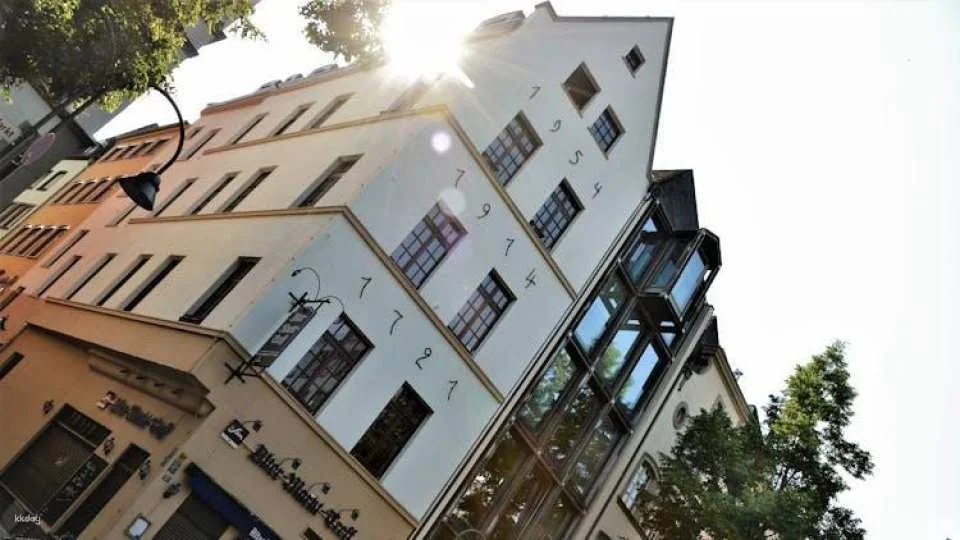 Self-guided Discovery Walk in Cologne with beers, charming alleys and dwarfs