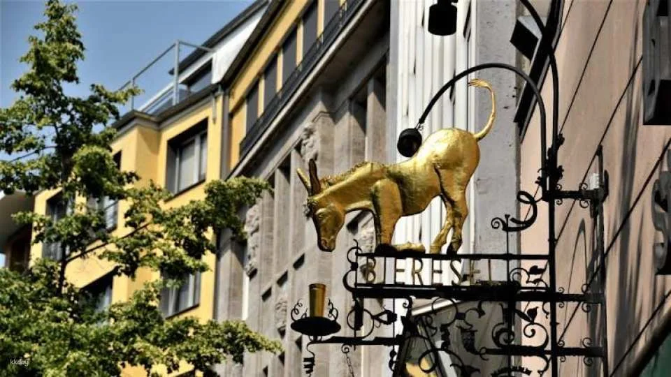 Self-guided Discovery Walk in Cologne with beers, charming alleys and dwarfs