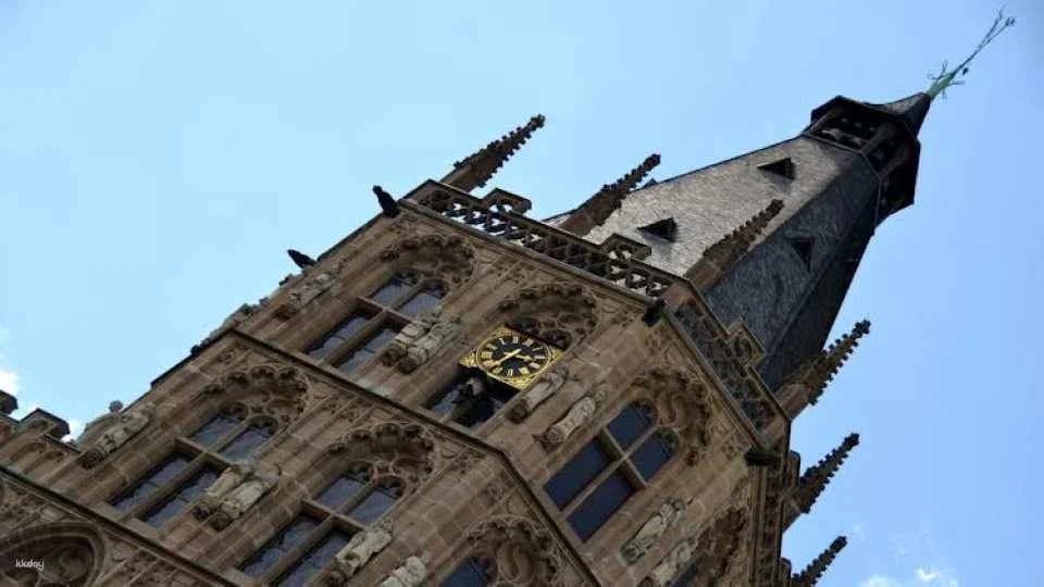 Self-guided Discovery Walk in Cologne with beers, charming alleys and dwarfs