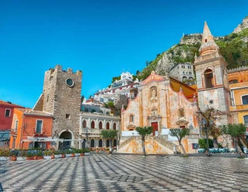Mount Etna to 2900 mt and Taormina Full-Day Tour from Cefalù