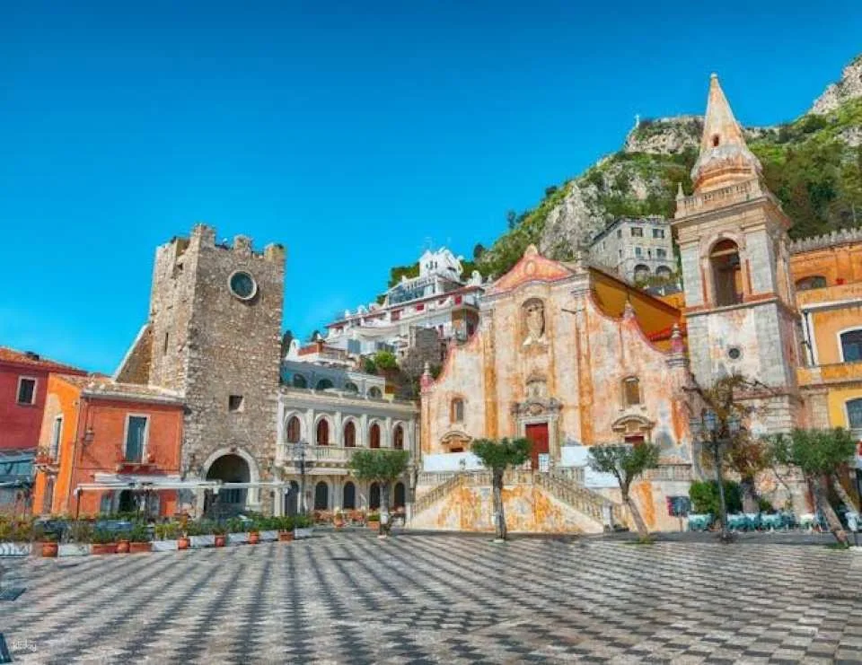 Mount Etna to 2900 mt and Taormina Full-Day Tour from Cefalù