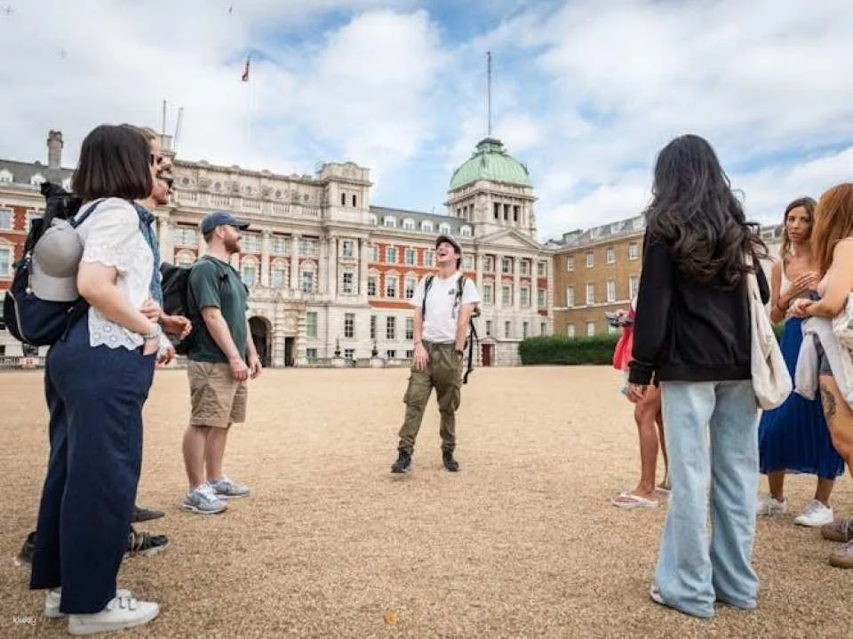 London Walking Tour with Entrance to the Sherlock Holmes Museum
