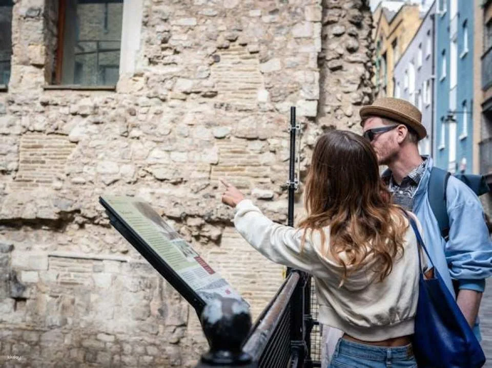 London Walking Tour with Entrance to the Sherlock Holmes Museum