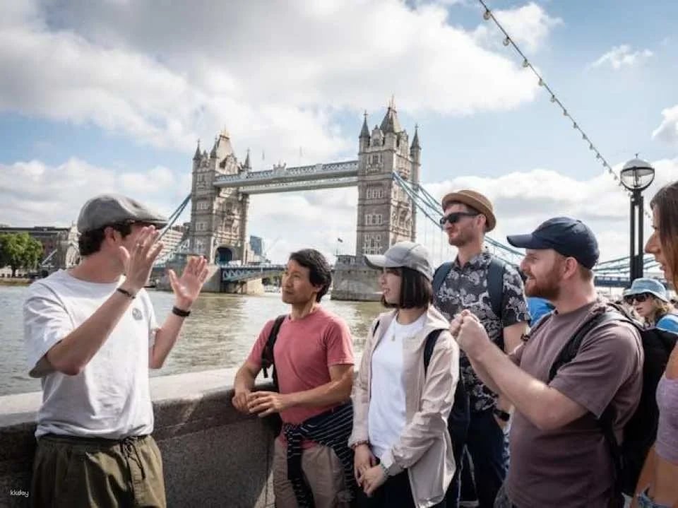 London Walking Tour with Entrance to the Sherlock Holmes Museum