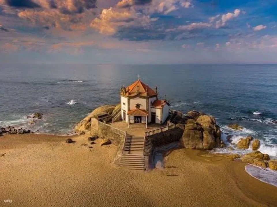 Full-day Aveiro, Costa Nova and Capelha da Pedra tour from Porto