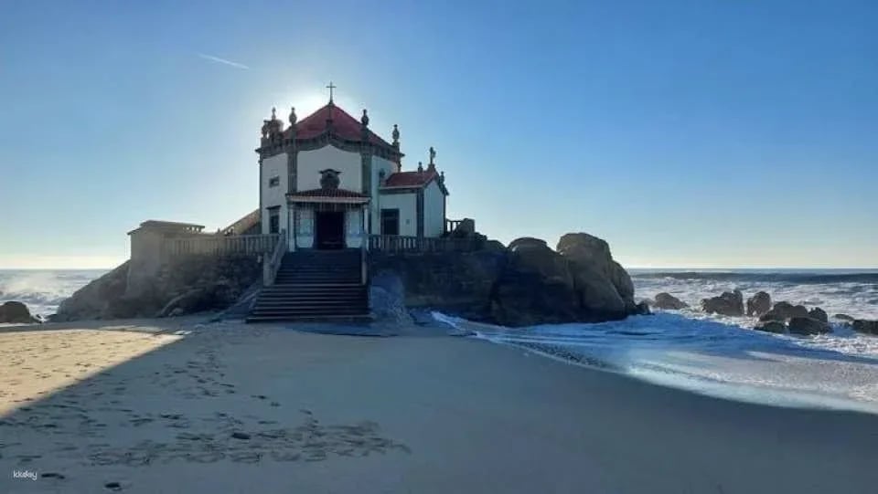 Full-day Aveiro, Costa Nova and Capelha da Pedra tour from Porto