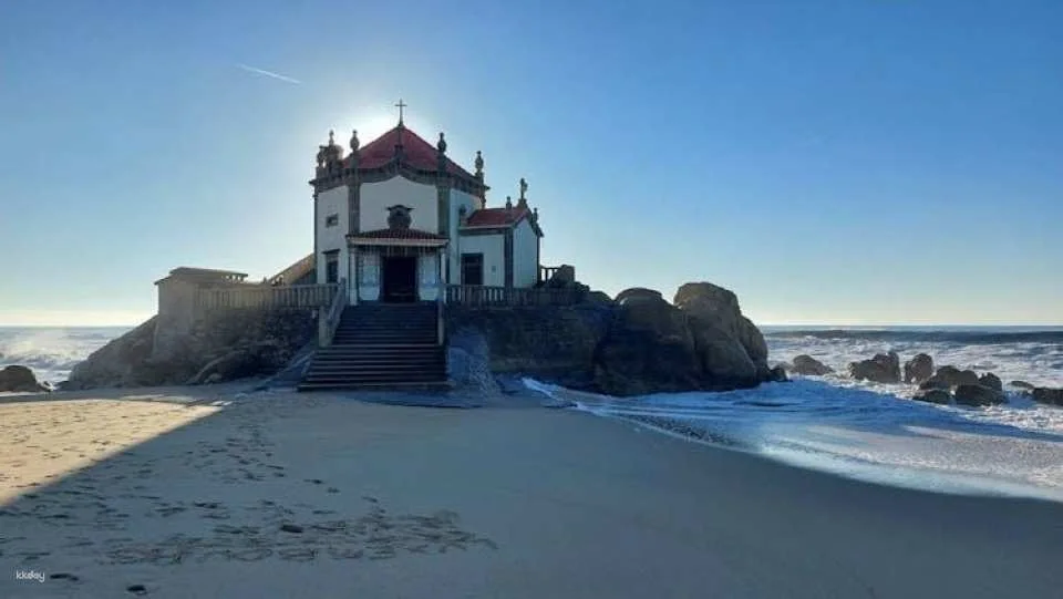 Full-day Aveiro, Costa Nova and Capelha da Pedra tour from Porto