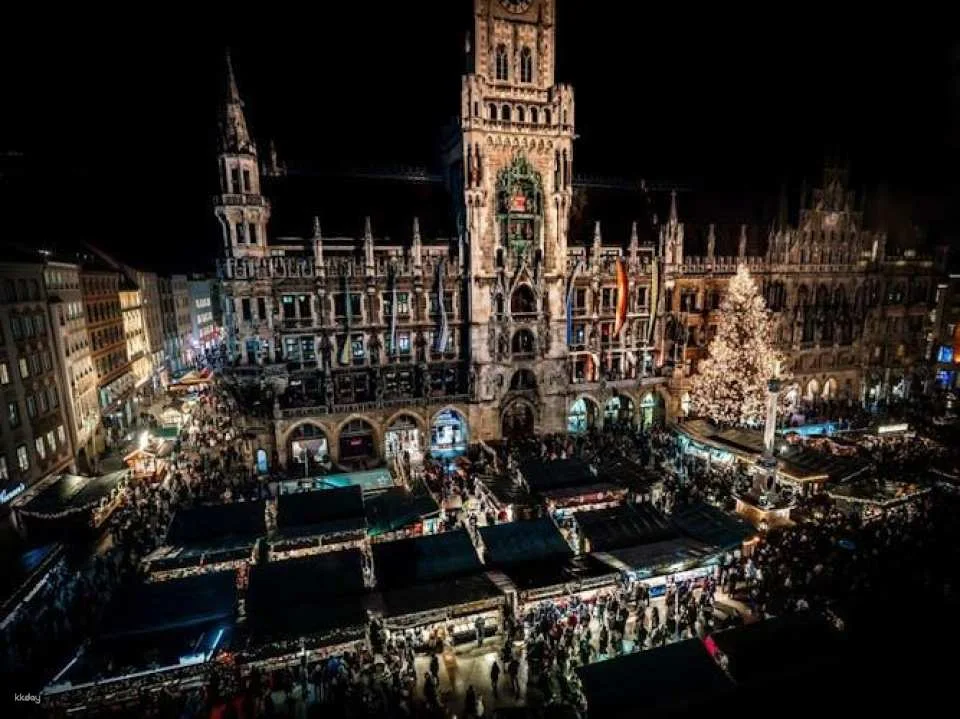 Munich Christmas market tour with traditional snacks and drinks