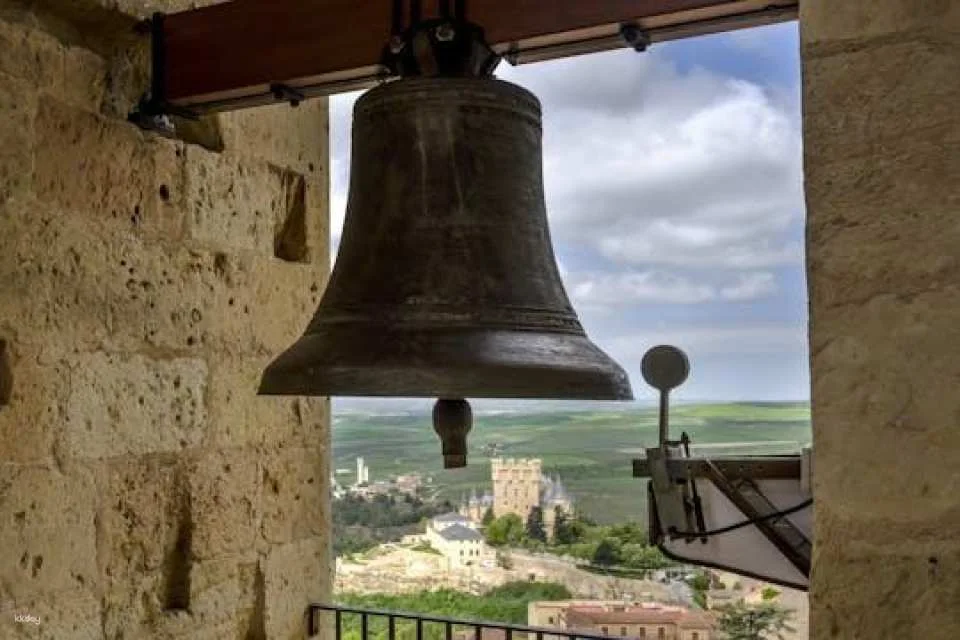 Guided tour to the tower with entrance ticket to Cathedral of Segovia (606979)
