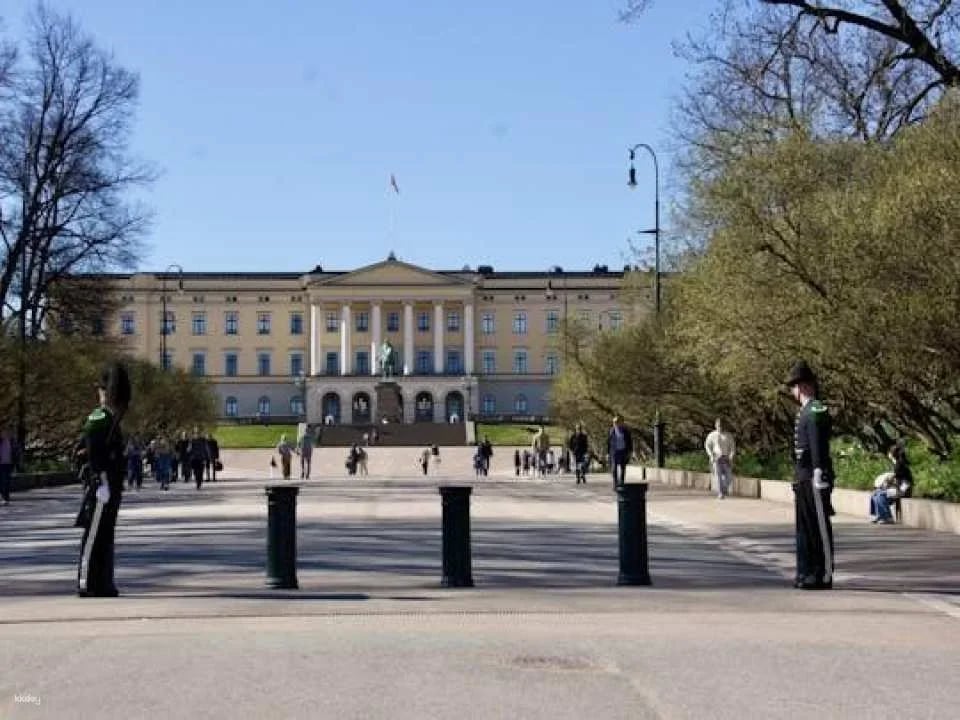 From fjord to palace guided tour in Oslo