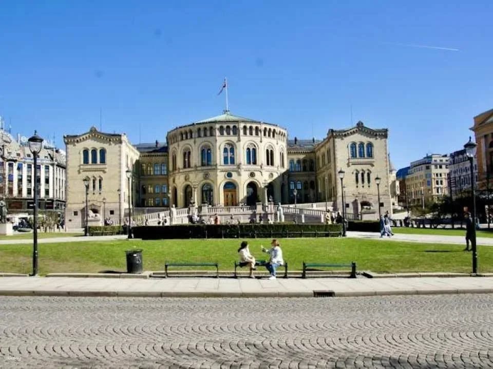 From fjord to palace guided tour in Oslo